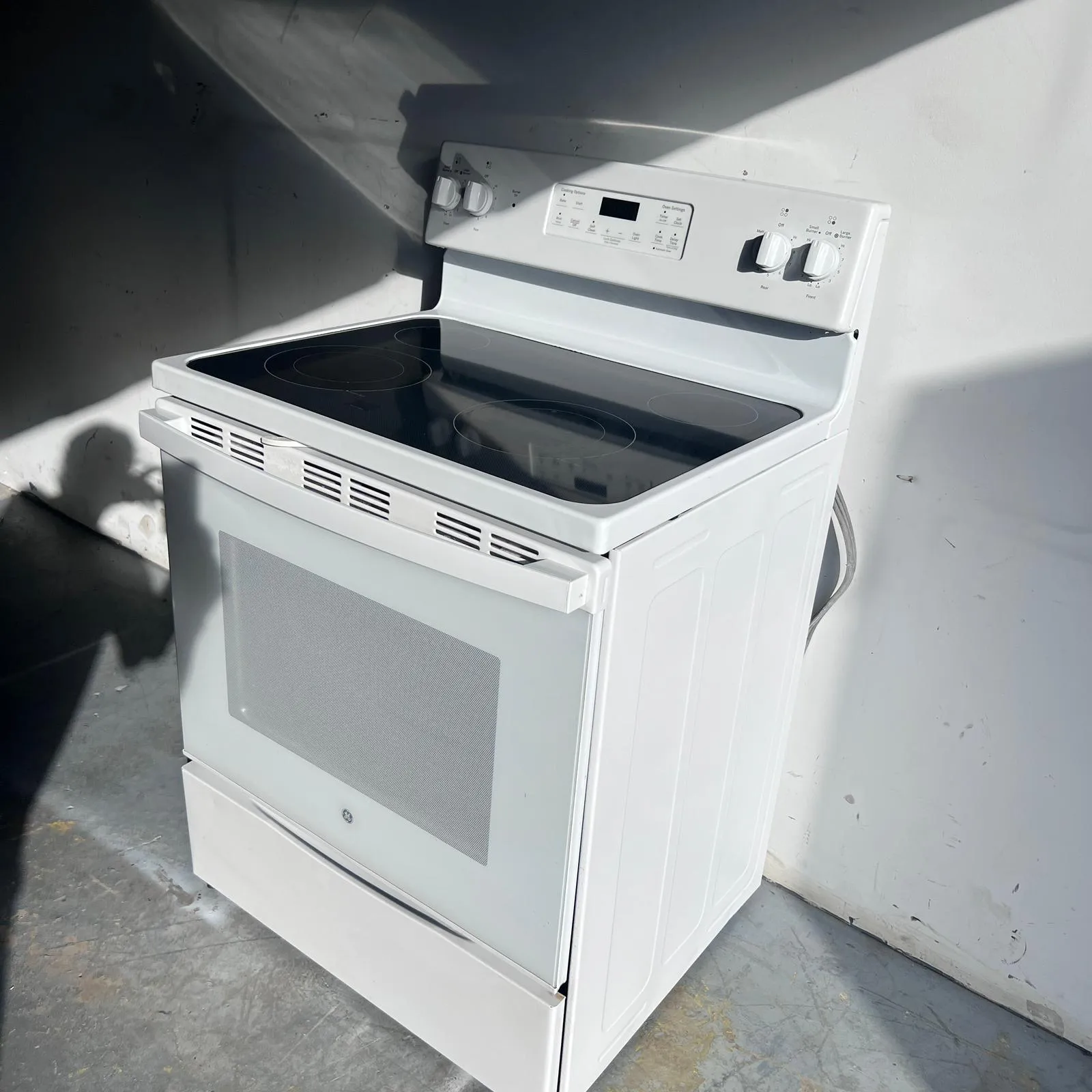 GE Electric Stove