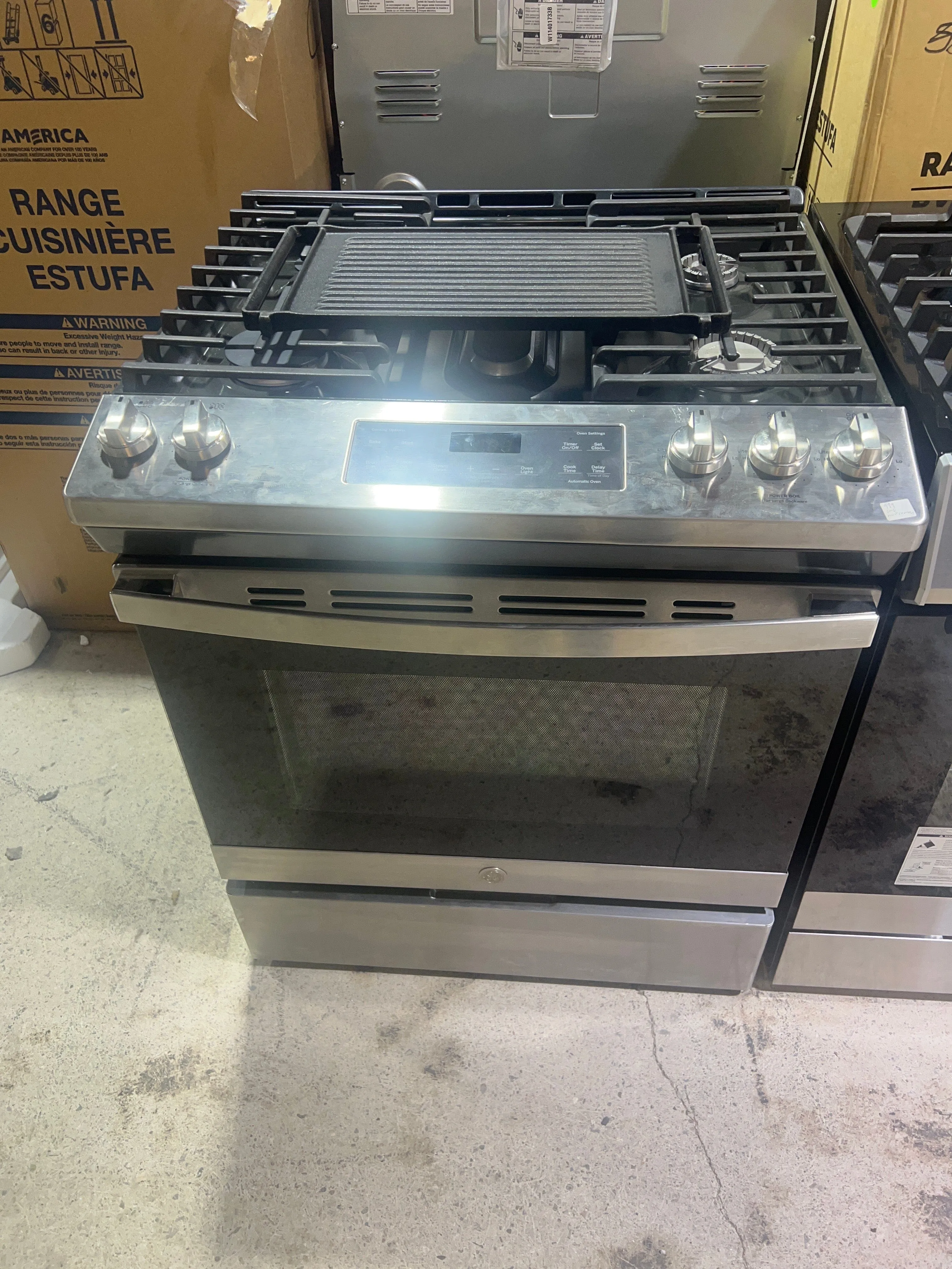GE JCGSS66SELSS / JCGSS66SEL5SS Gas Range, 30 inch Exterior Width, 4 Burners, 5.4 cu. ft. Capacity, Storage Drawer, 1 Ovens, Stainless Steel colour. Rf