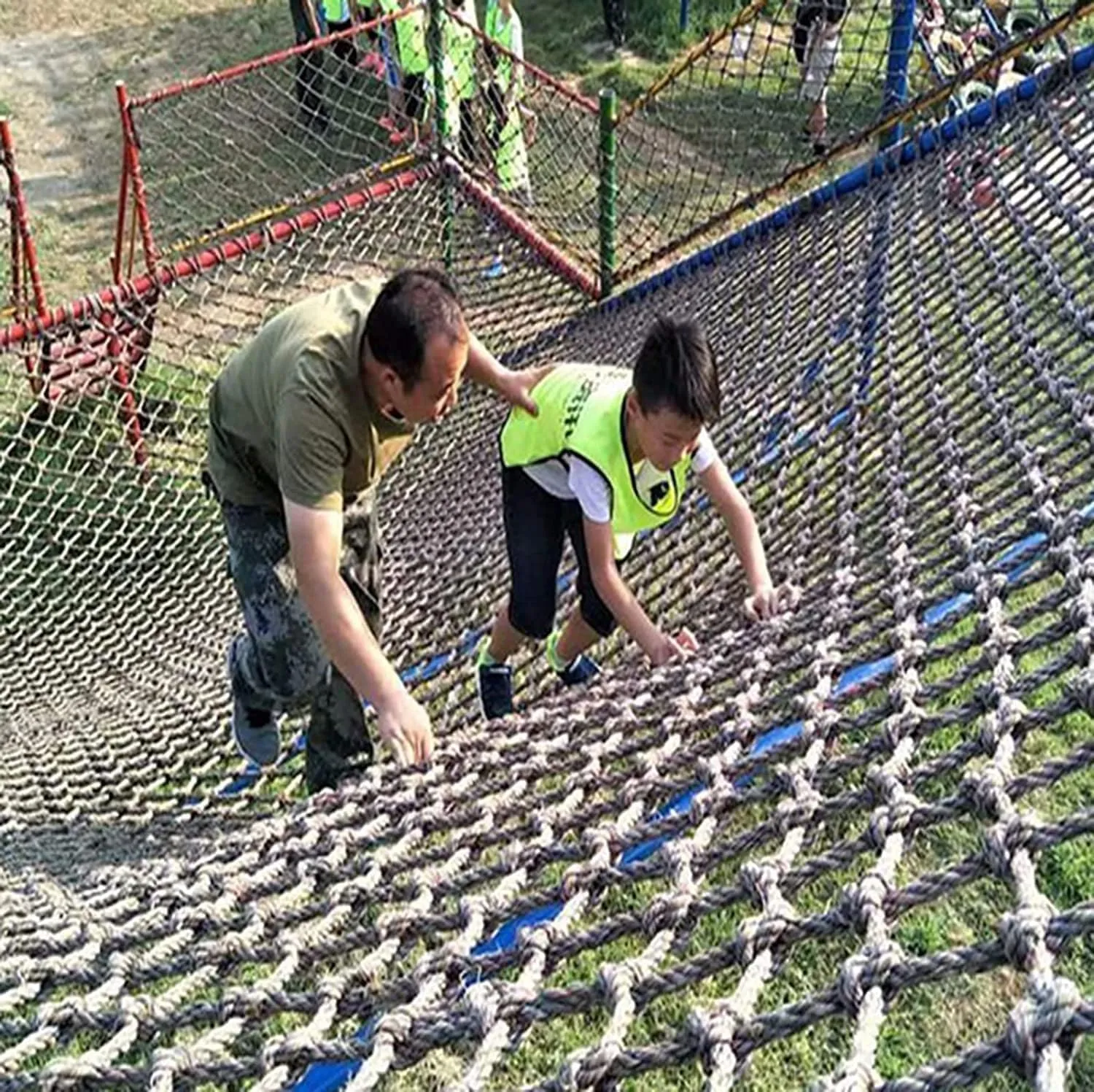 Heavy-Duty Outdoor Climbing Cargo Net - Polyamide Material, Perfect for Kids & Adults, Military-Grade Climbing Net for Balcony, Railing, and Warrior Obstacle Courses(Size:2x4m/6.6x13ft)