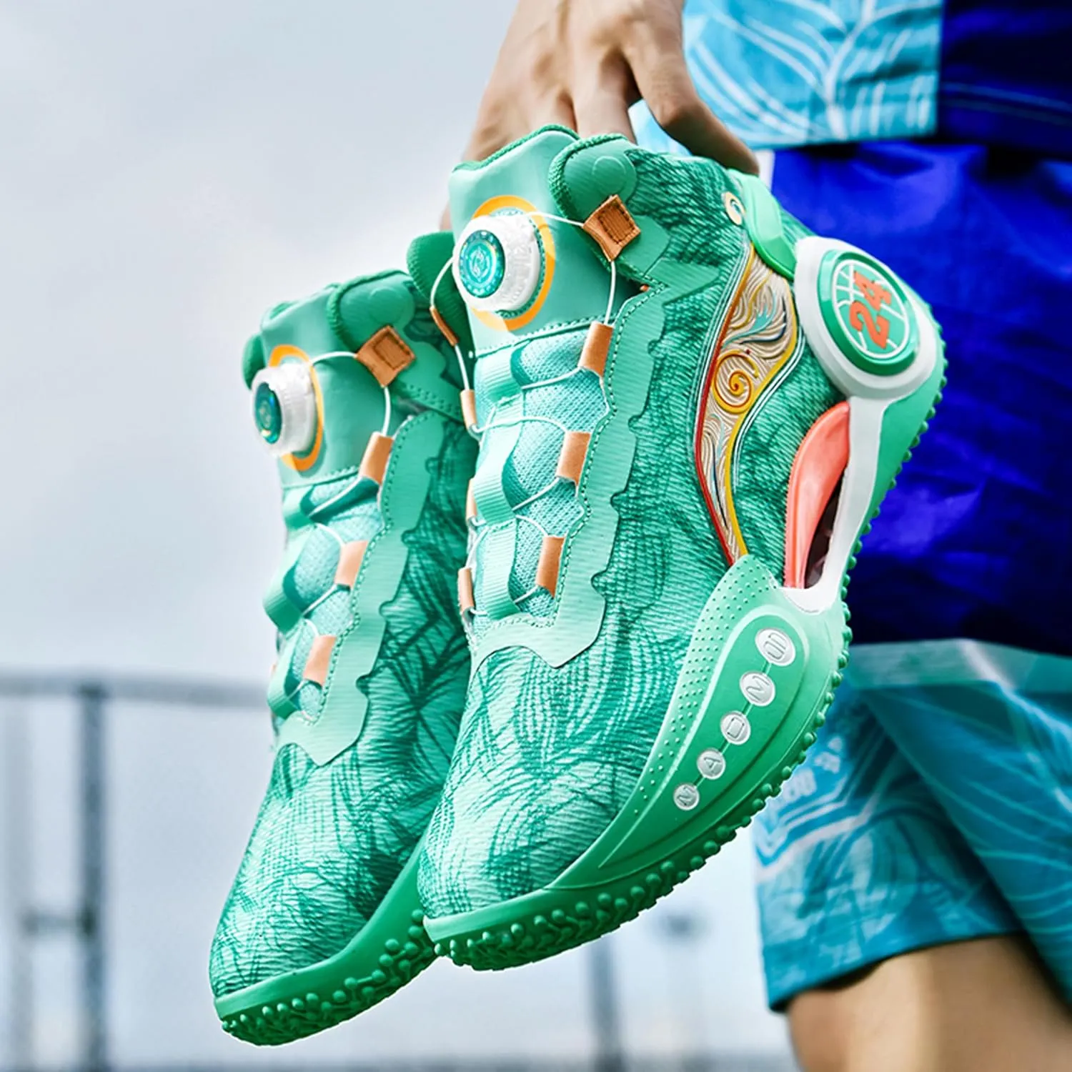 Men's Basketball Shoes Anti-Slip and Wear-Resistant Soles Running Shoes Graffiti Design Fashionable Sports Shoes