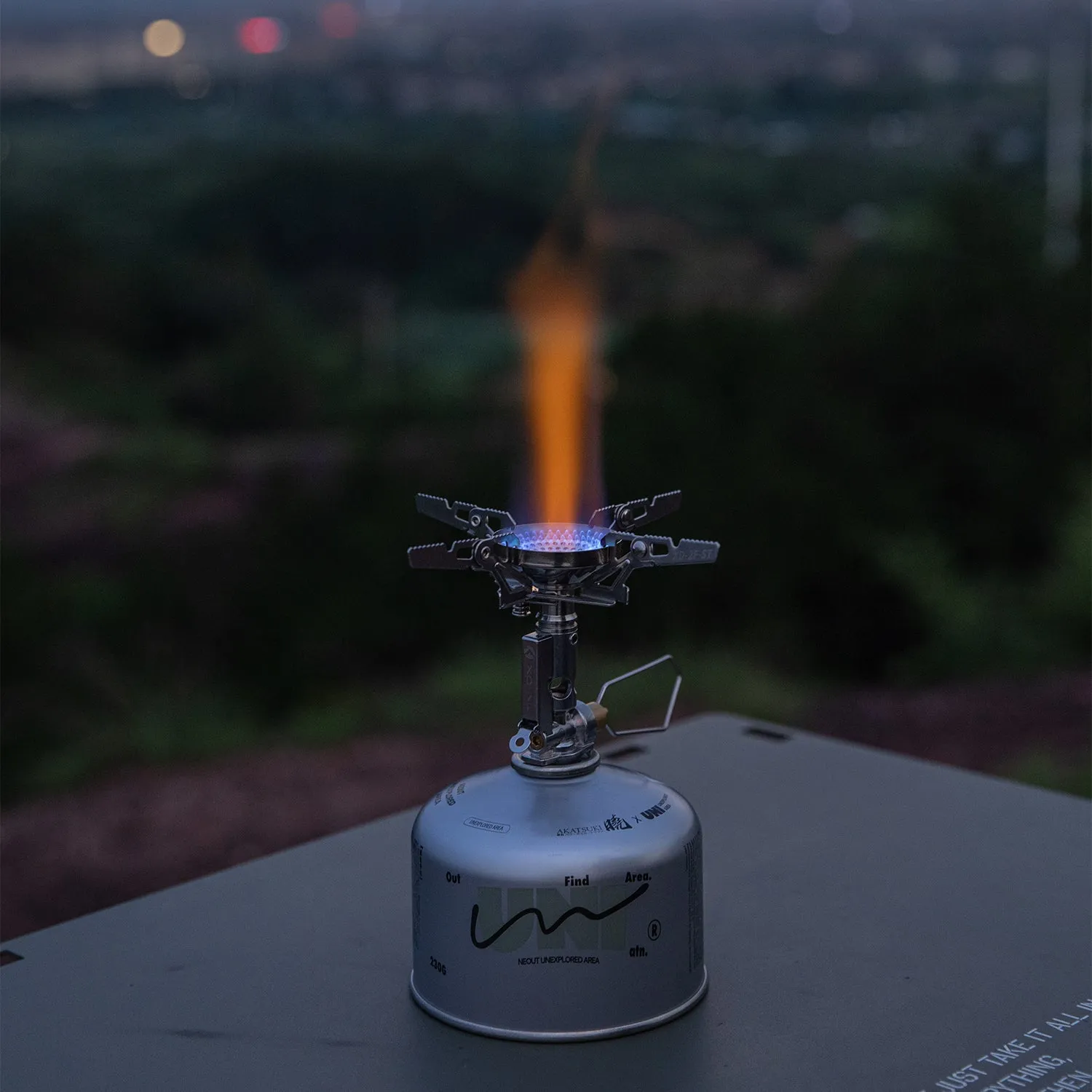 Portable Camping Gas Stove with Ignitor & Flow Regulator Foldable for Outdoor  XD-2F