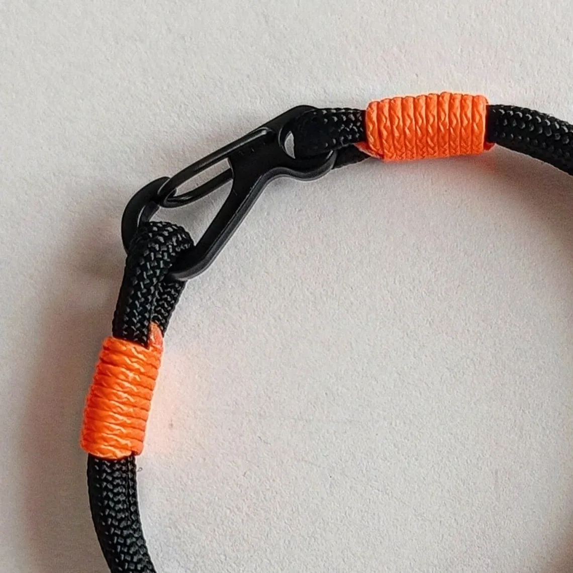 Racing driver bracelet. Paracord and carabiner bracelet. Unloading camp. Extreme durable. Bangle rope.